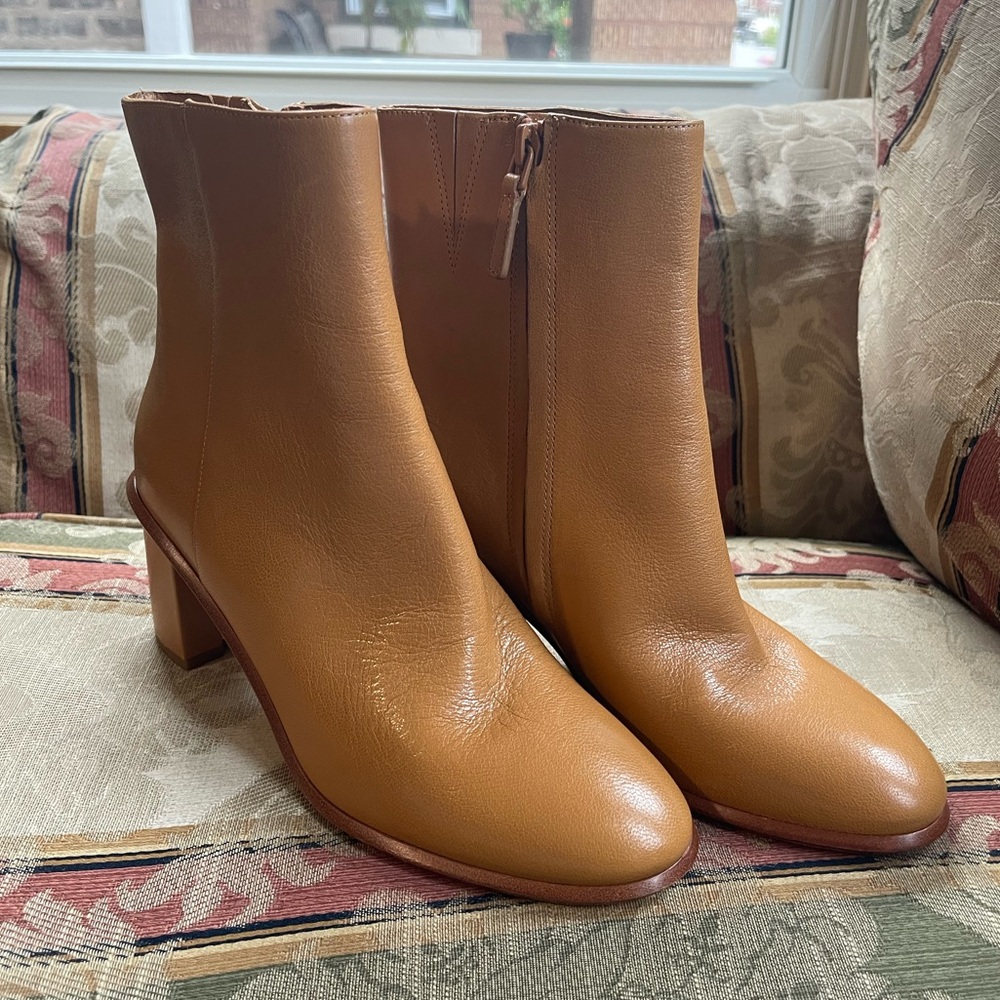 Tory Burch Brooke Stamped Heel Leather Bootie. Size 7.5 Women 
N14-09